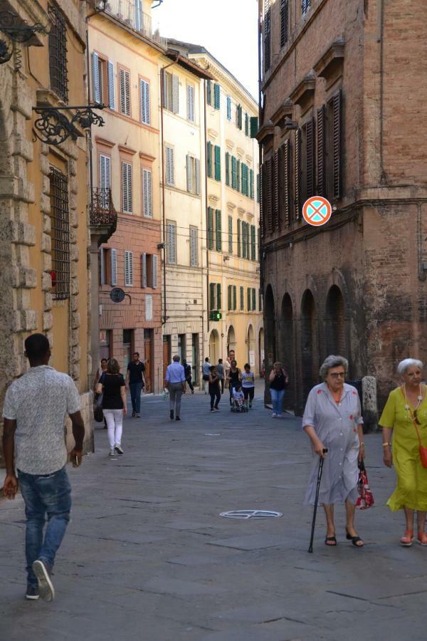 Elegante Luminoso Attico Centralissimo Siena Eksteriør bilde